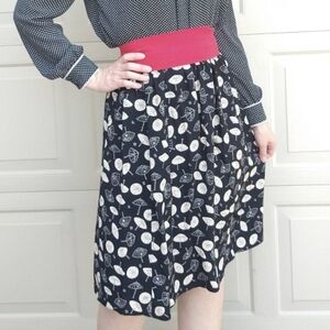 UMBRELLA NOVELTY PRINT rayon skirt M